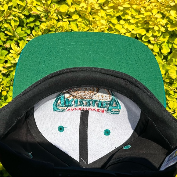 💥SOLD💥 Vintage 1994 Vancouver Grizzlies snapback hat baseball cap NBA Competitor - Picture 13 of 16